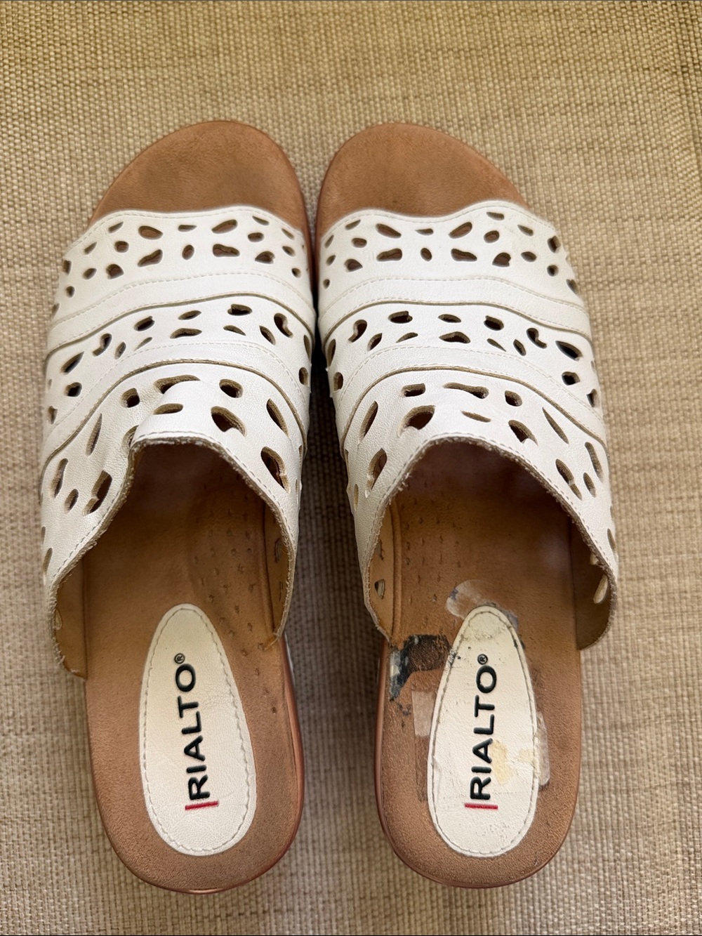 Rialto White Laser Cut Wedge Slide Sandals – Women’s Size 8.5 Flaw